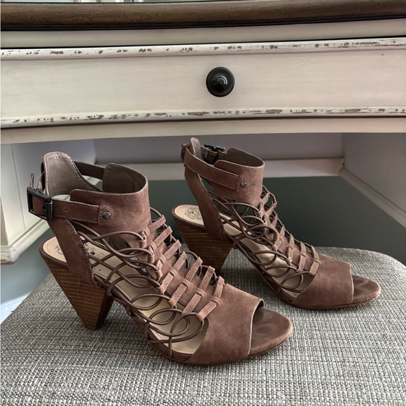 🤎 EUC Taupe Strappy Heeled Sandal - Picture 1 of 5